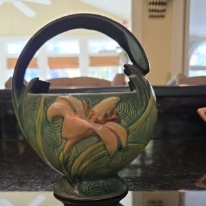 Roseville Zephry Lilly Basket